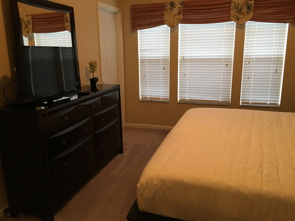 3BR Windsor Hills Townhome 7671 by OVRH VR - photo 5