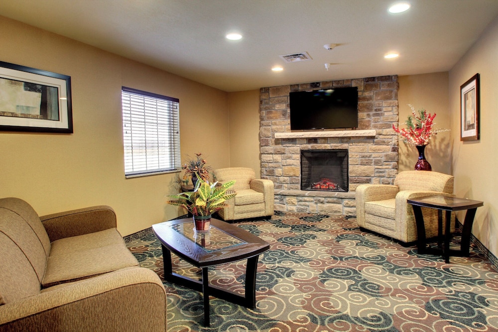 Cobblestone Hotel & Suites Broken Bow - photo 3