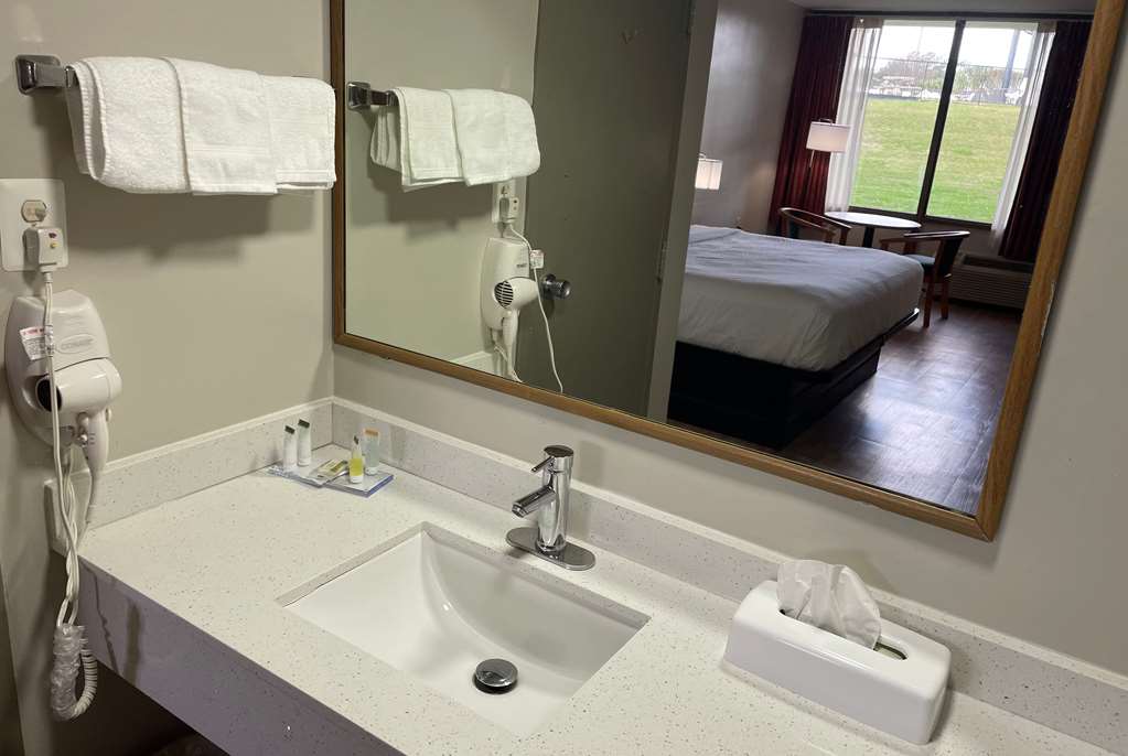 Days Inn by Wyndham Valdosta Near Valdosta Mall - photo 17
