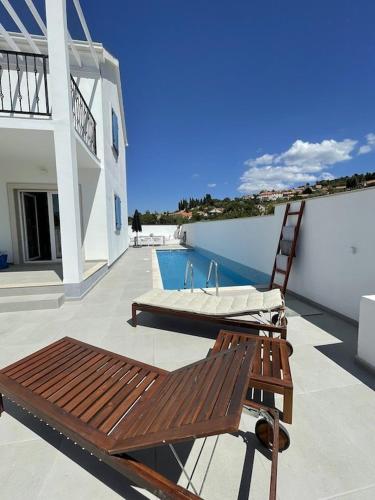 Island Brac Villa Vita — 4-Star Luxury Hotel in Nerezisce, Croatia