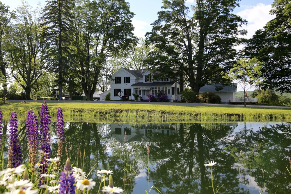 Enfield Manor — 4-Star Luxury Hotel in Newfield, United States