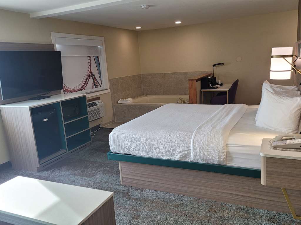 Best Western Plus Altoona Inn - photo 30