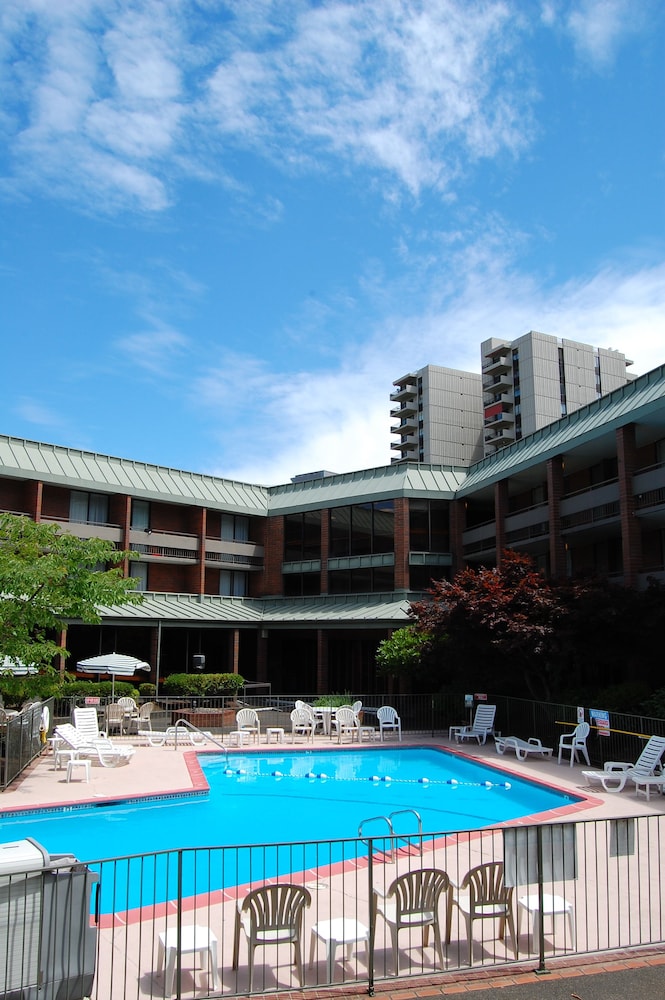 University Place Hotel & Conference Center - photo 22