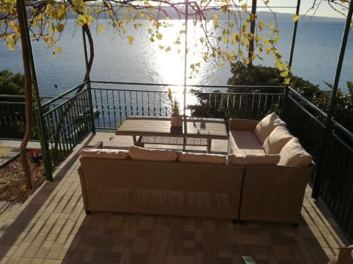 House Karlo Apartments One Bedroom Apartment with Terrace and Sea View A1 — 4-Star Luxury Hotel in Omis, Croatia