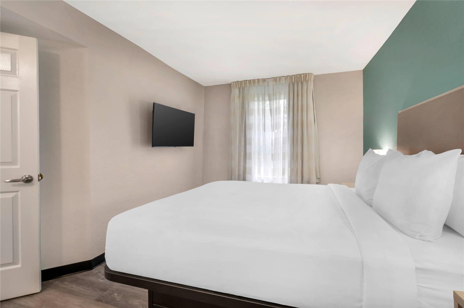 MainStay Suites Sterling near Dulles Town Center - photo 18