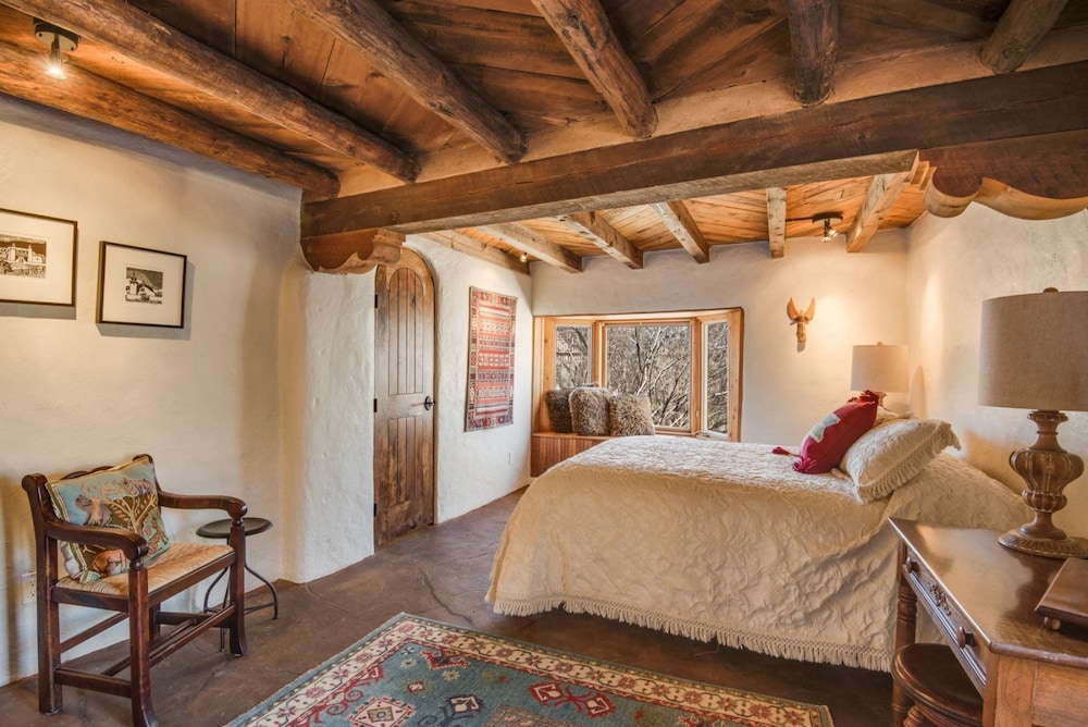 Hacienda Rose Historic East Side Adobe Estate Lovingly Restored Two Blocks to Canyon Rd in Santa Fe, United States