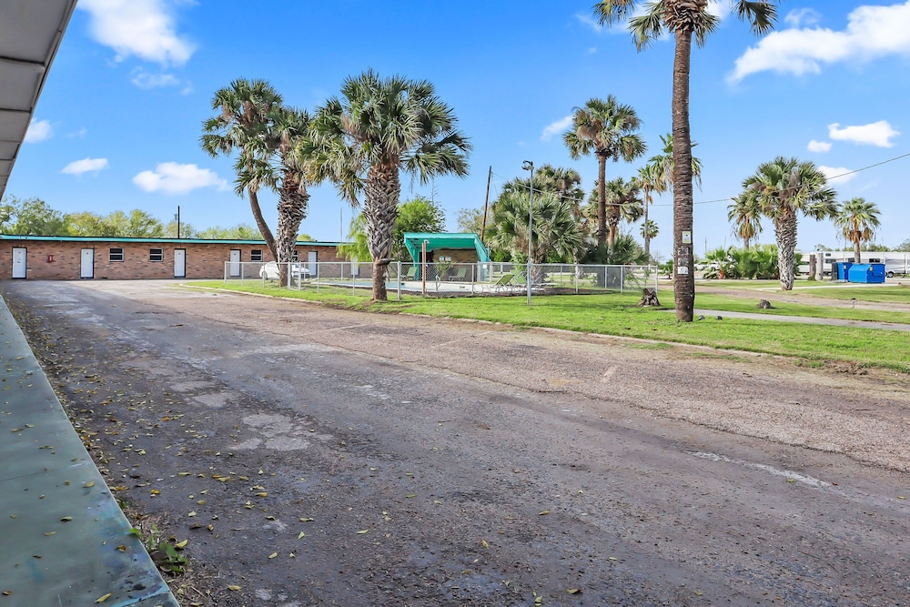 Mathis Motel - photo 32