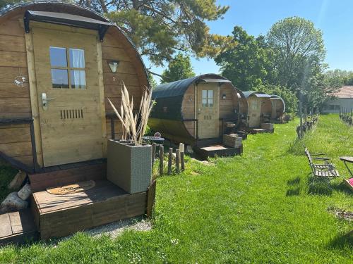 Schlaffass Schlafen im Holzfass Thallern — hotel in Gumpoldskirchen