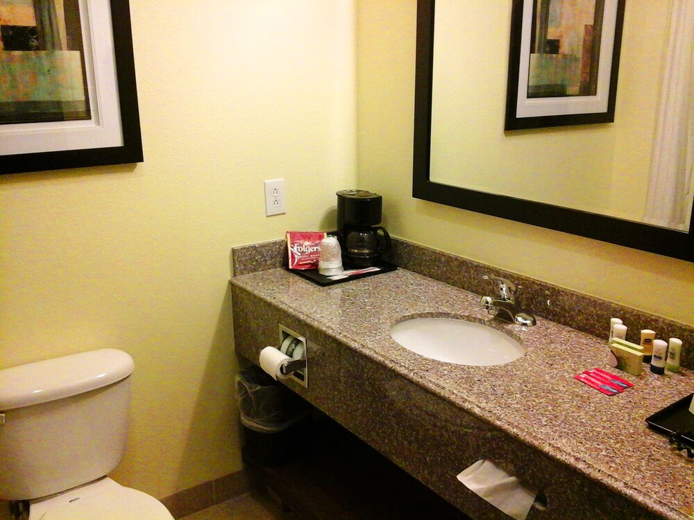 Rivers Inn & Suites - photo 12