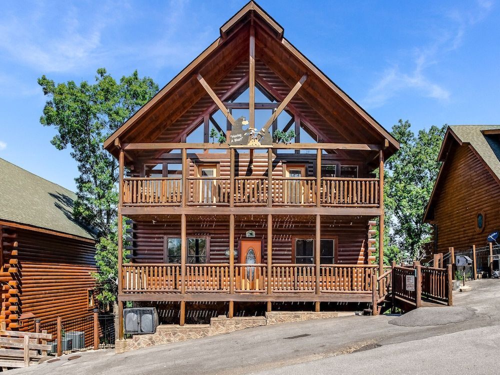 Having a Blast — 4-Star Luxury Hotel in Sevierville, United States