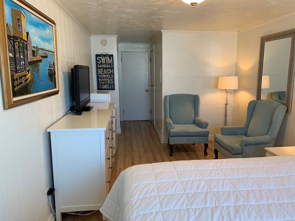 Vineyard Harbor Motel Private Beach - photo 39