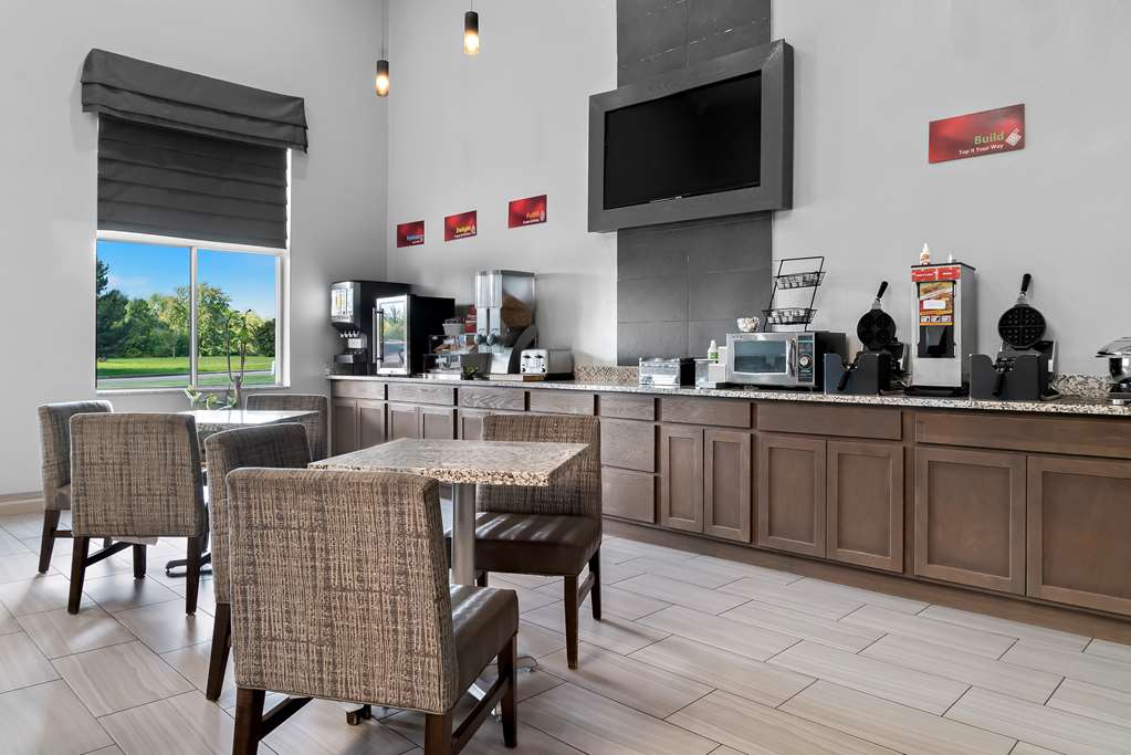 Best Western Plus Flint Airport Inn & Suites - photo 41