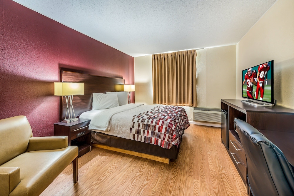 Red Roof Inn & Suites Wapakoneta - photo 12