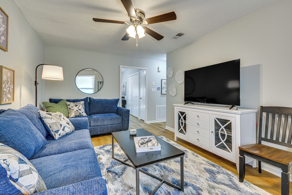 High Point Townhome w Patio 1 Mi to Main Street — 4-Star Luxury Hotel in High Point, United States