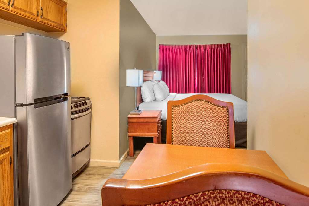 Econo Lodge Inn & Suites Durango - photo 20