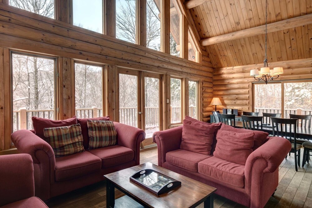 Chalet Cheyene — 4-Star Luxury Hotel in Labelle, Canada