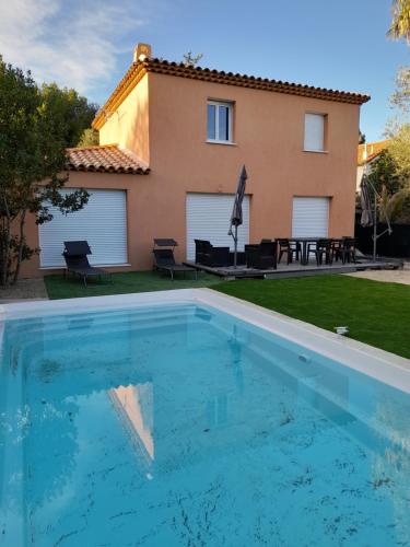 Lescinq83 - last minute hotel in La Seyne-Sur-Mer