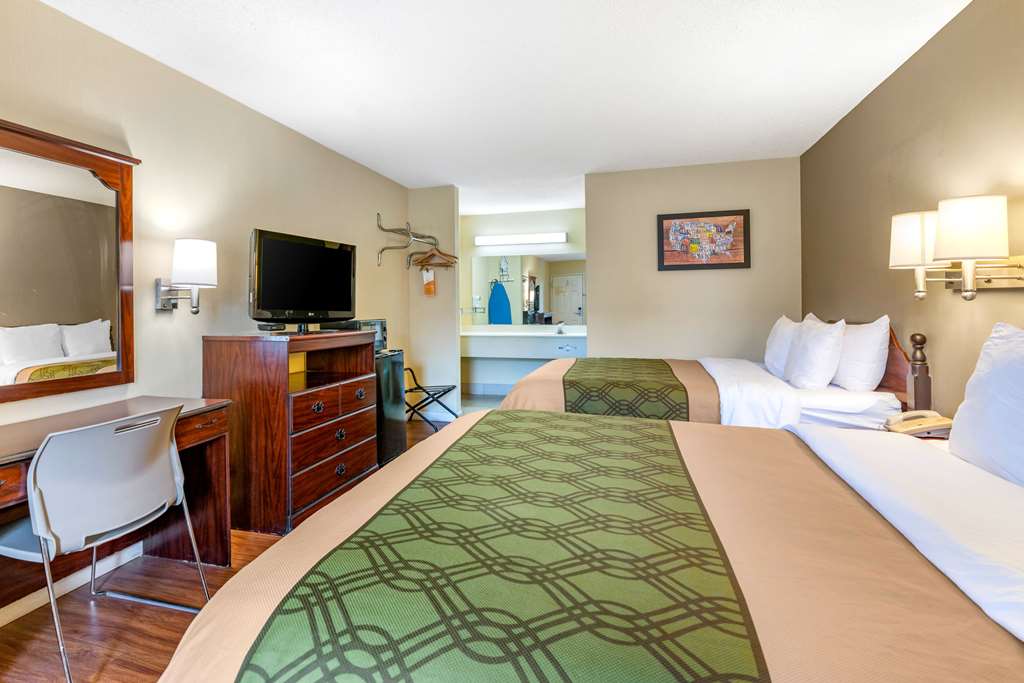 Econo Lodge Inn & Suites Southeast - photo 20