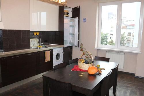 Tsiklauri Luxurious Apartment in the City Centre