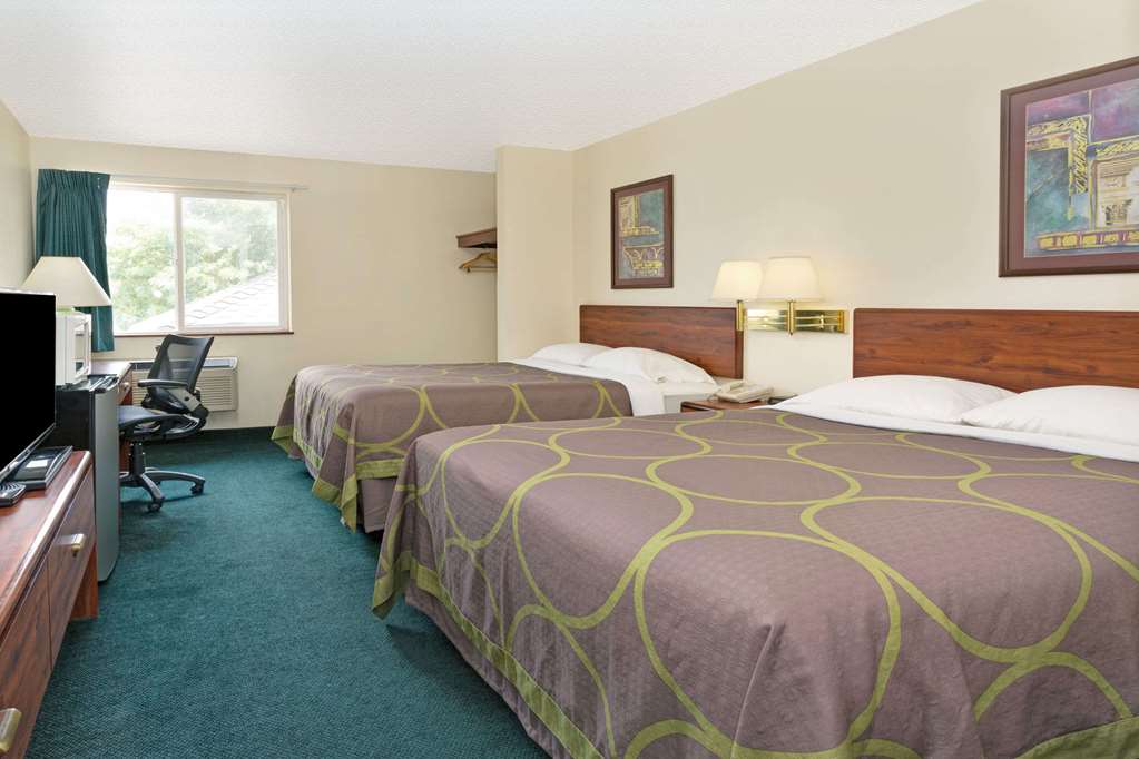 Super 8 by Wyndham Windsor - photo 8