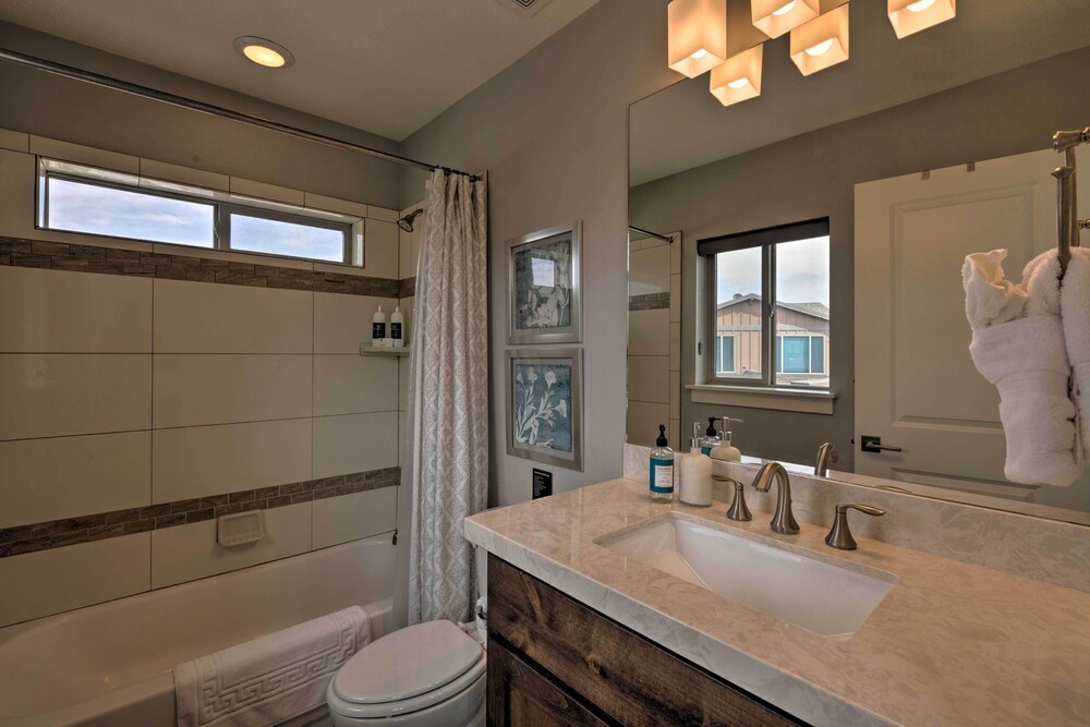 Modern Huntsville Resort Retreat with Deck And Hot Tub - photo 7
