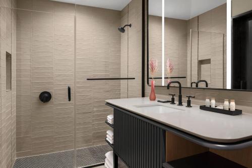 Renaissance Milwaukee West Hotel - photo 15