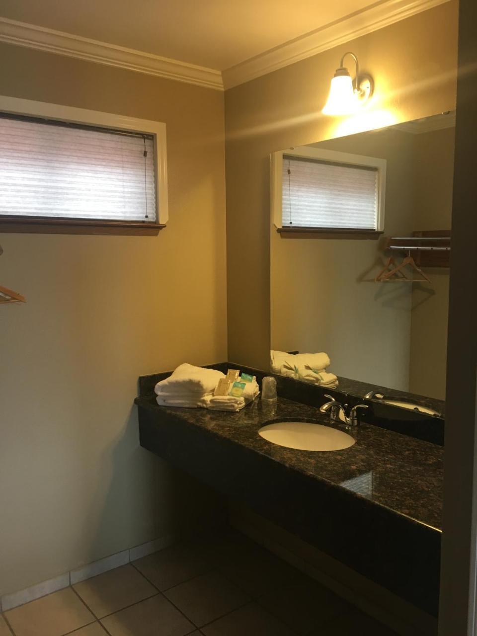 Welcome Everett Inn - photo 12