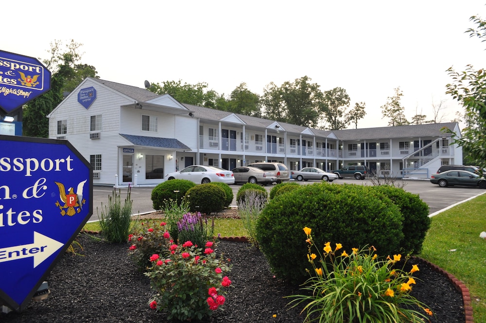 Passport Inn & Suites - photo 23