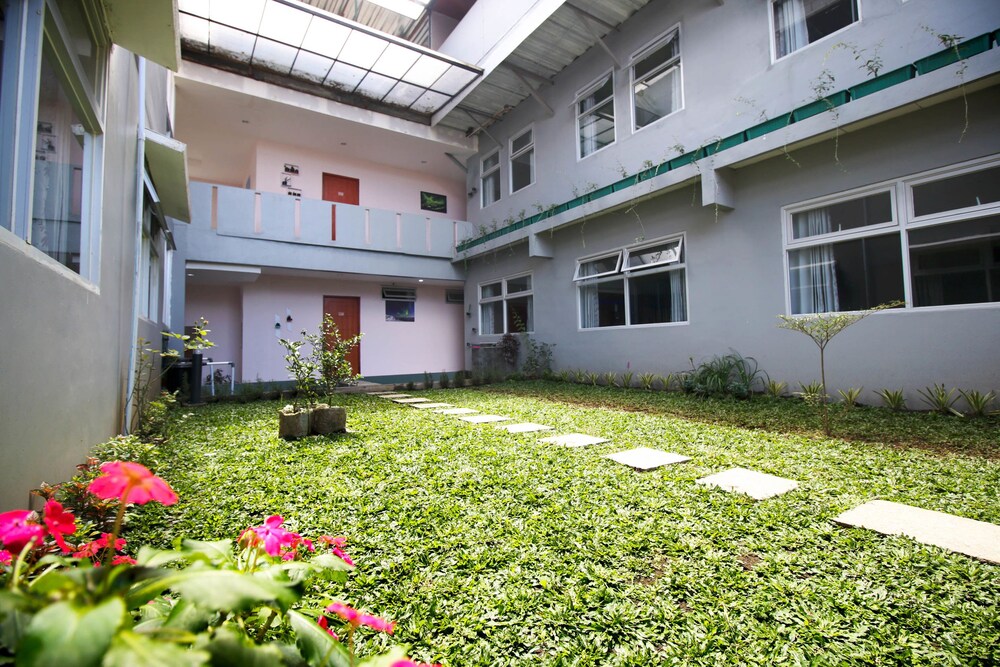 OYO 3876 The Aurora Inn Lembang in Lembang, Indonesia