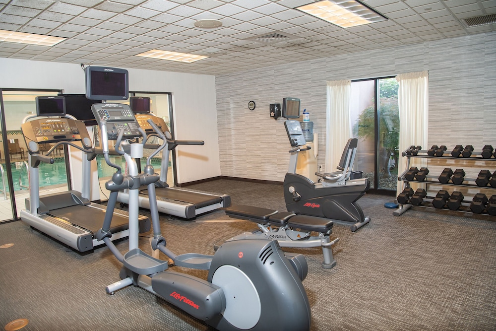 Courtyard by Marriott Erie - photo 25