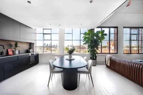 New York Converted Warehouse Apartment in Richmond — 4-Star Luxury Hotel in Melbourne, Australia