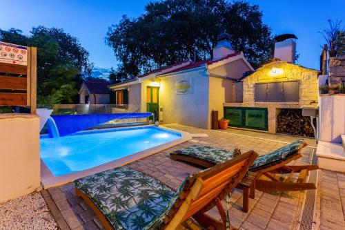 Villa Marta — 4-Star Luxury Hotel in Unesic, Croatia