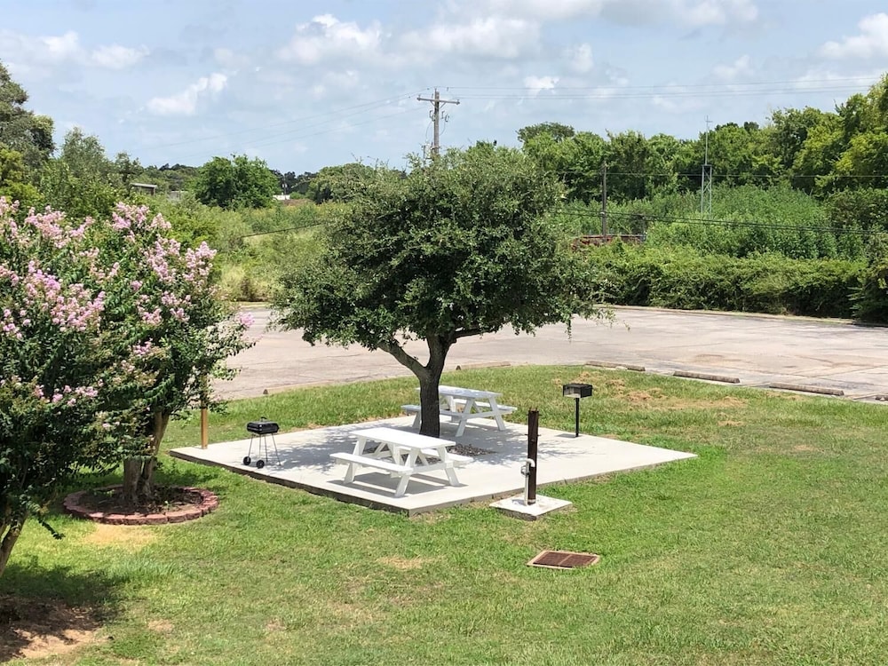 Motel 6 Clute TX - photo 21