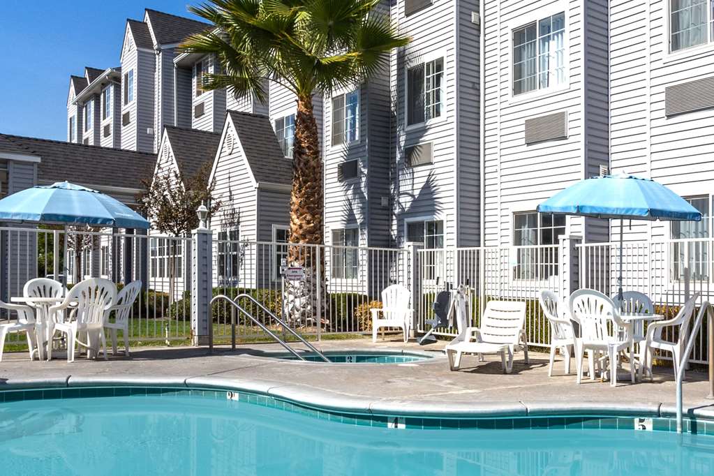 Microtel Inn & Suites by Wyndham Modesto Ceres - photo 14