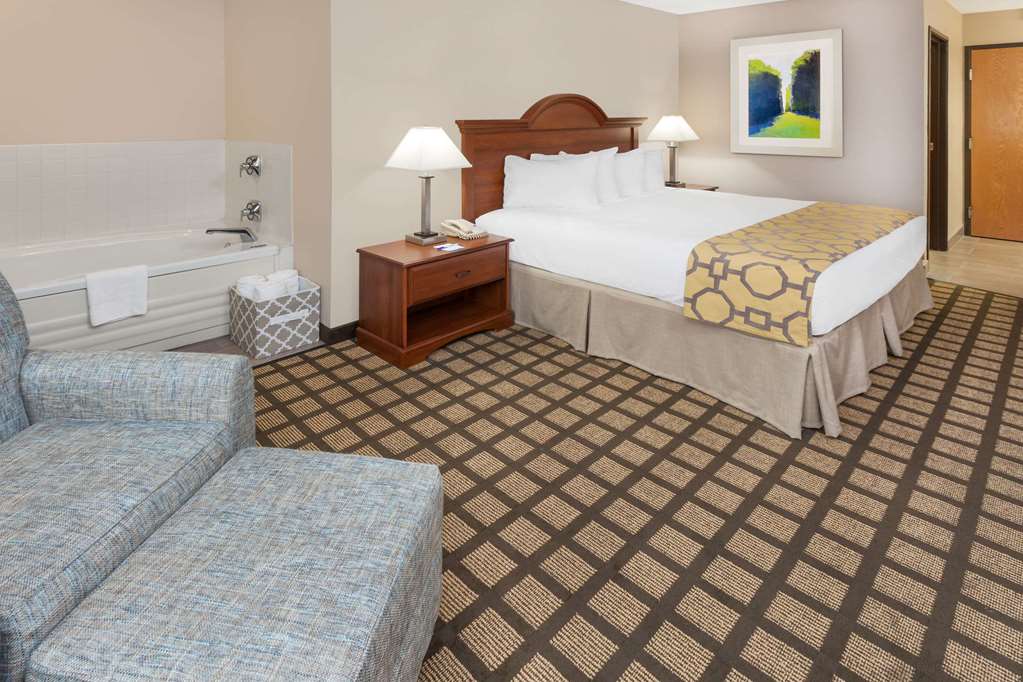 Baymont by Wyndham Galesburg - photo 12