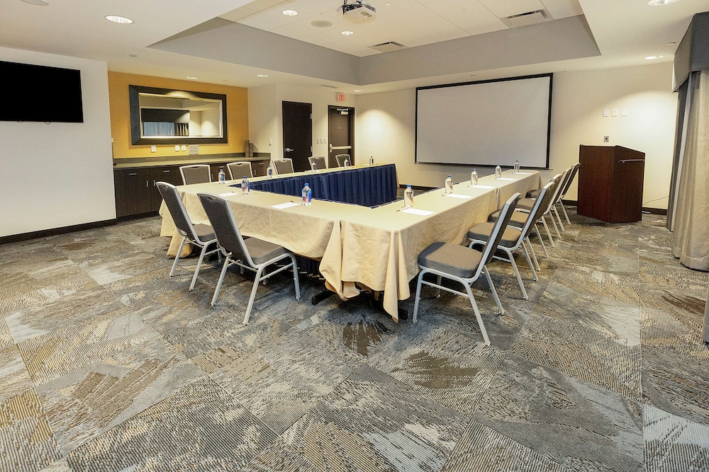 Hampton Inn & Suites Morgantown University Town Centre - photo 42