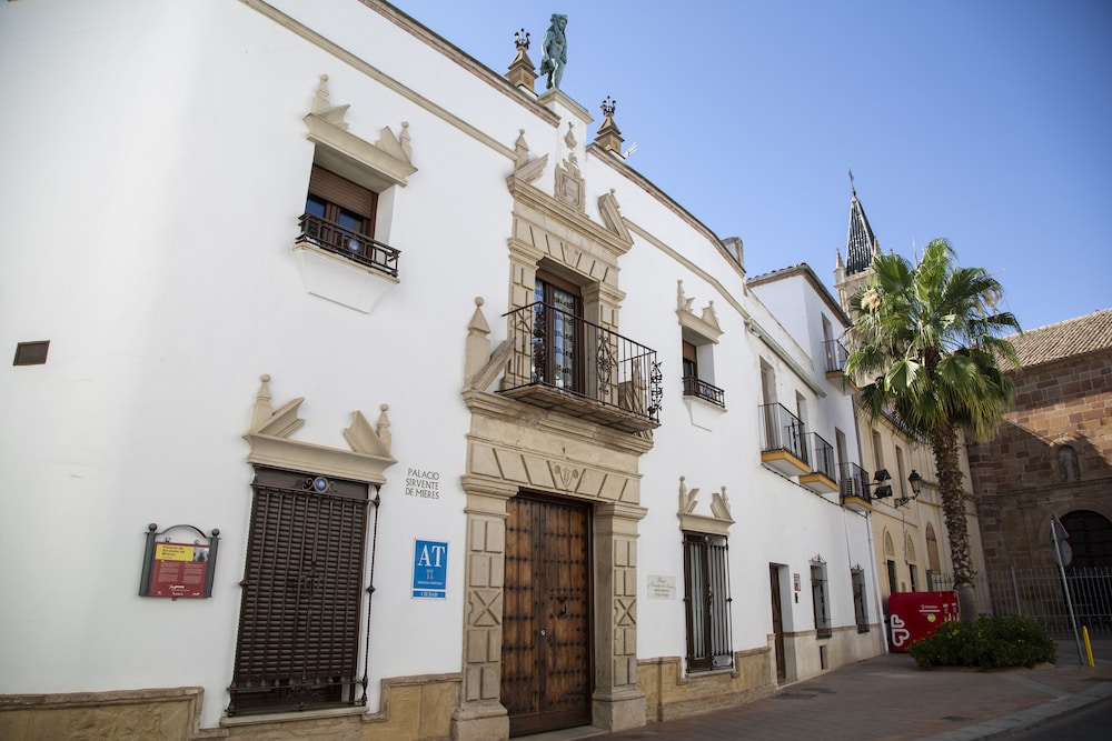 Palacio Sirvente Mieres Parking Gratuito — 4-Star Luxury Hotel in Andujar, Spain