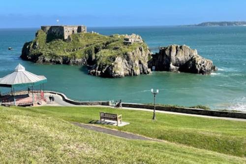 5 min walk to Beaches & Pembrokeshire Coast Path in Tenby, United Kingdom