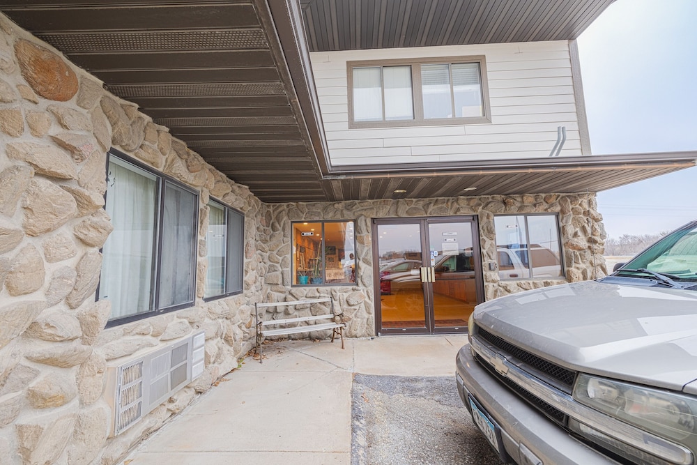 Harlan Inn and Suites - photo 59