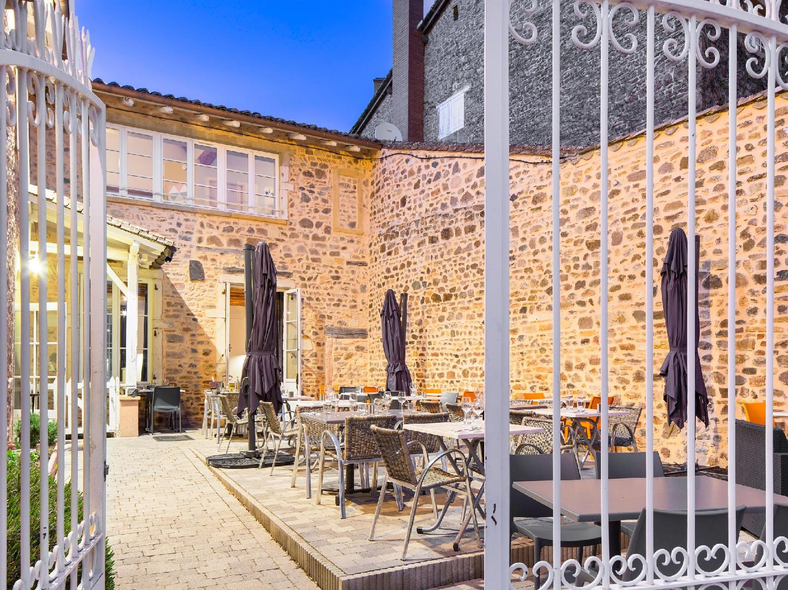 Logis Hotel La Benoite — 4-Star Luxury Hotel in Lissieu, France