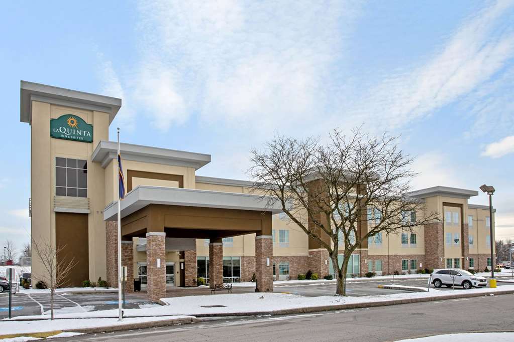 La Quinta Inn & Suites by Wyndham York - photo 3