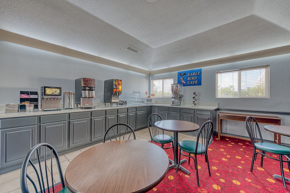 American Inn and Suites Dundee - photo 31