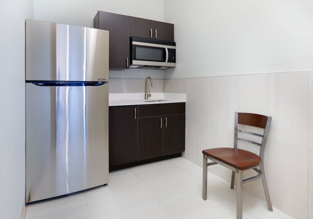 Holiday Inn Express Hotel & Suites Cleburne by IHG - photo 13