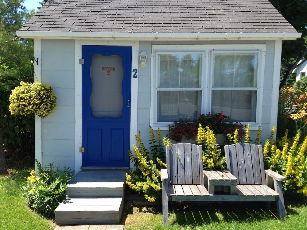 Isleview Motel and Cottages - photo 24