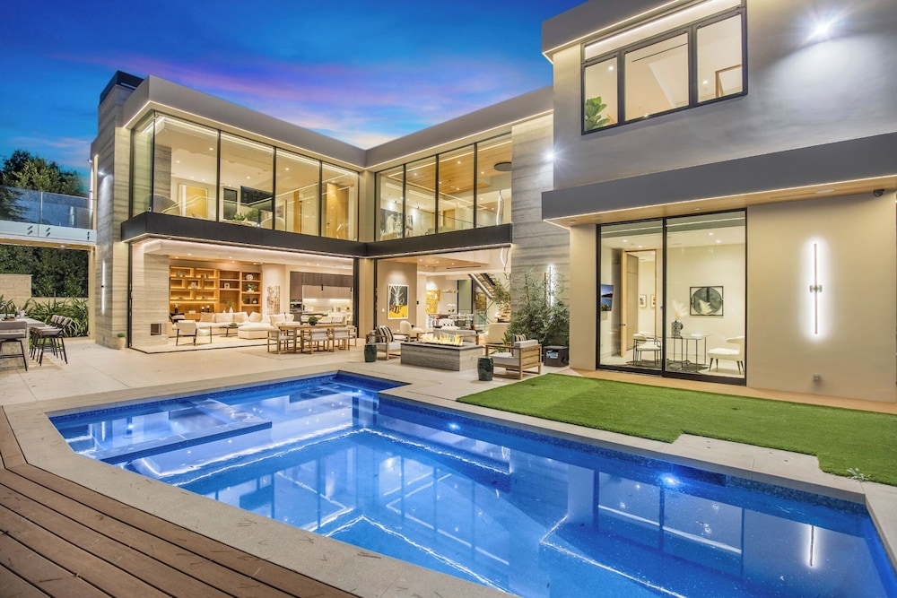 Hutton Modern — 5-Star Luxury Hotel in Beverly Hills, United States