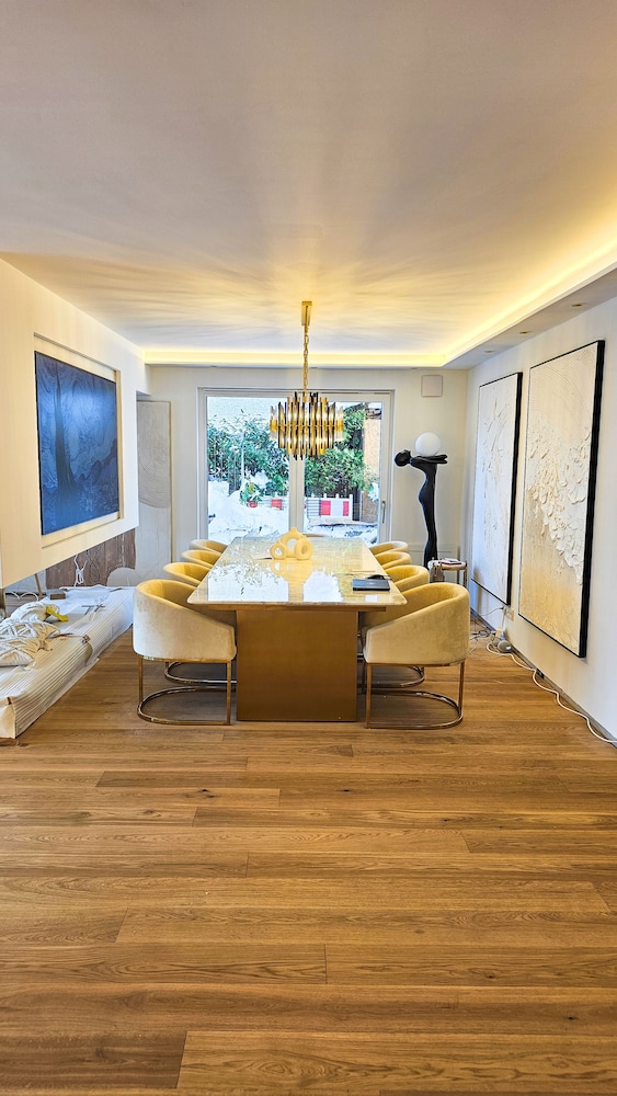 Luxus Neubau 170m2 Loft mit Pool Garten — 5-Star Luxury Hotel in Munich, Germany
