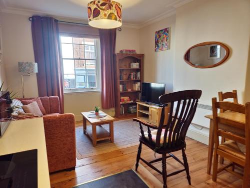 Central Gloucester Self Catering Flat A Hidden Gem — Gloucester — photo 4