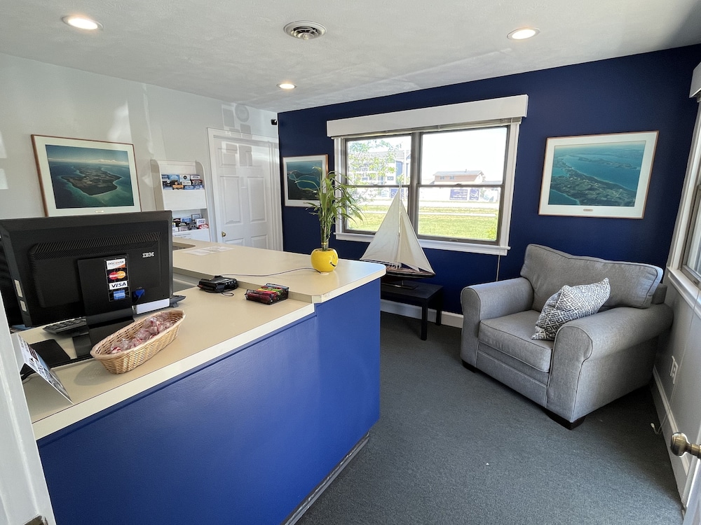 Traverse Bay Inn - photo 2