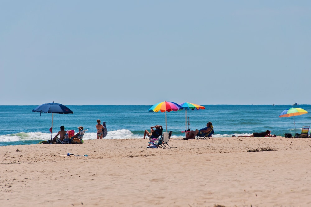 Dolphin Oceanfront Motel - photo 47