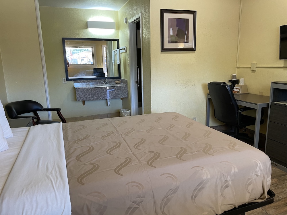 EverGreen Inn & RV - photo 14